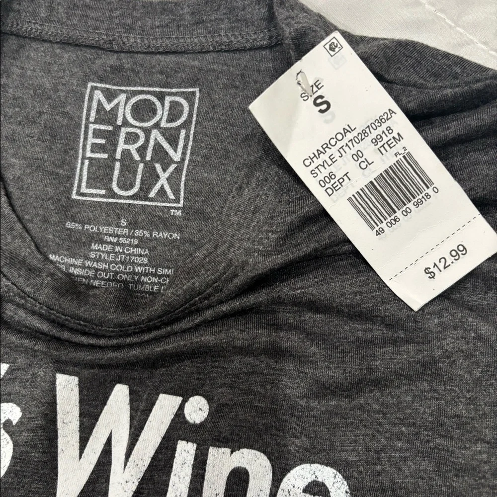 NWT Women’s Graphic Tee Size Small - Picture 2 of 2
